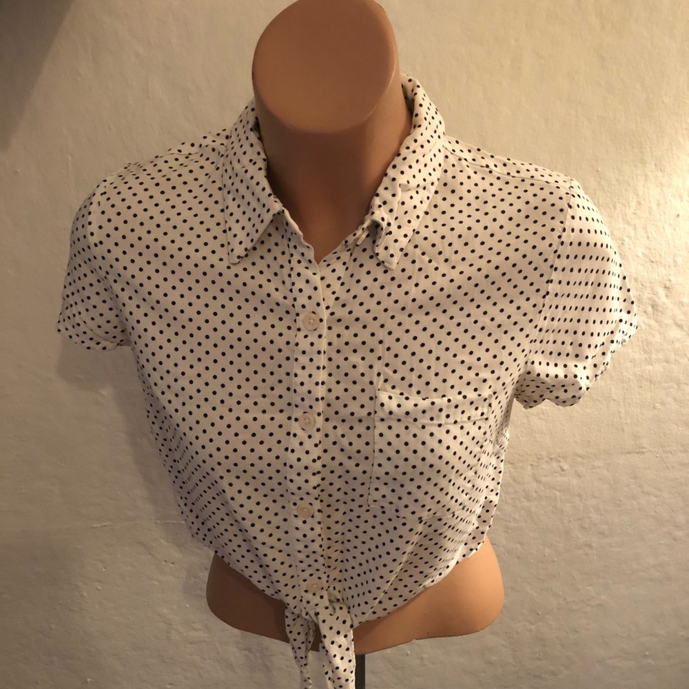 white & blue polka dot button down crop top sz s